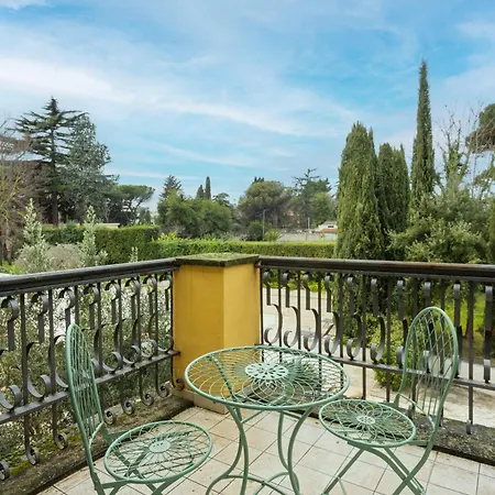The Poolside House - New 2 Bedroom With Terrace Roma