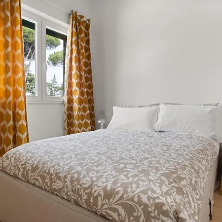 Daire The Poolside House - New 2 Bedroom With Terrace *