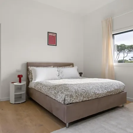The Poolside House - New 2 Bedroom With Terrace * Roma