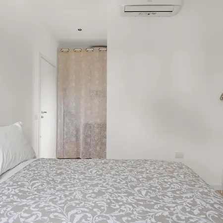 The Poolside House - New 2 Bedroom With Terrace Apartment