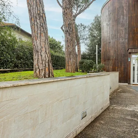 The Poolside House - New 2 Bedroom With Terrace Lejlighed Rom